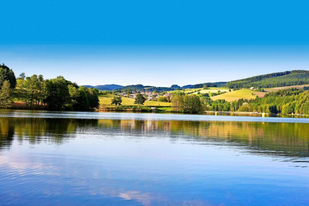 Camping Le Lac Des Sapins Cublize Exteriör bild
